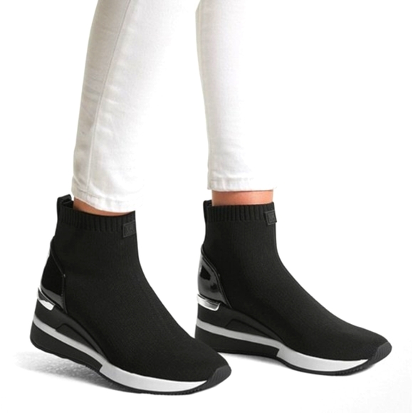 Michael Kors stretch knit skyler booties PERFECT SHAPE - Picture 1 of 6